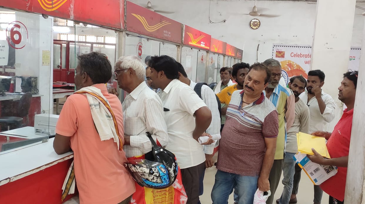 Servers stalled in post offices, one and a half lakh account holders returned bereft