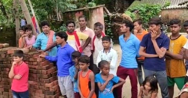 Double Murder for six inches of land now buried together in deoria