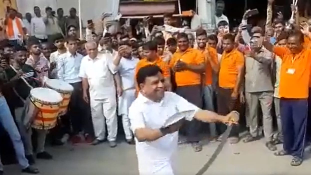 Madhya Pradesh Finance Minister Jagdish Devda showed the feat of fencing video went viral
