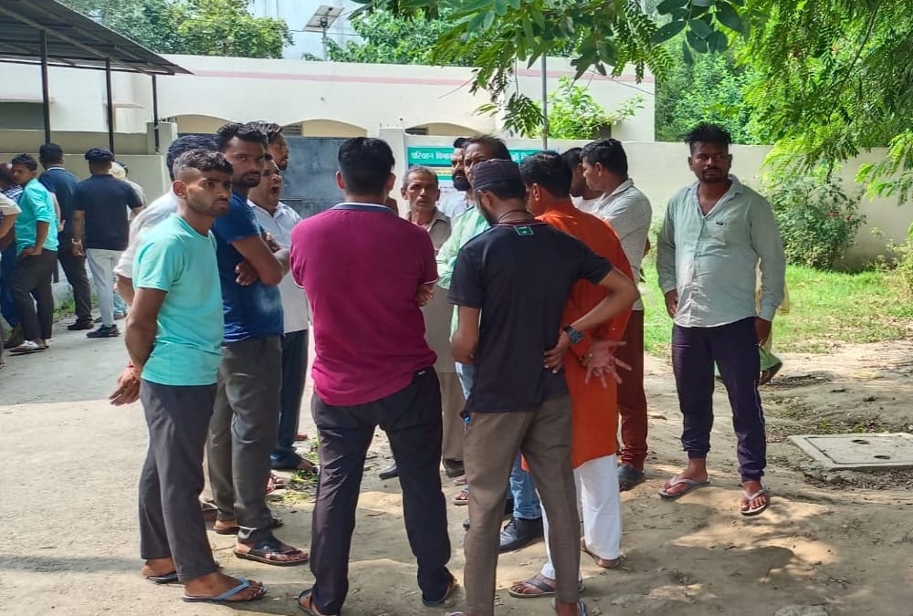 Roorkee crime news: Youth murdered by sharp weapon and dead body found on road