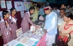 टाऊन हॉल हमीरपुर में प्रदर्शनी का अवलोकन करते पूर्व मुख्यमंत्री व अन्य।