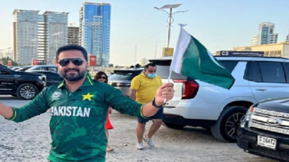 Bareilly News: liquor businessman hoists Pakistani flag in Dubai