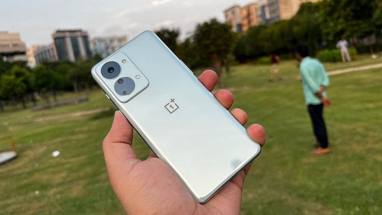 oneplus nord 2t ka camera kaisa hai