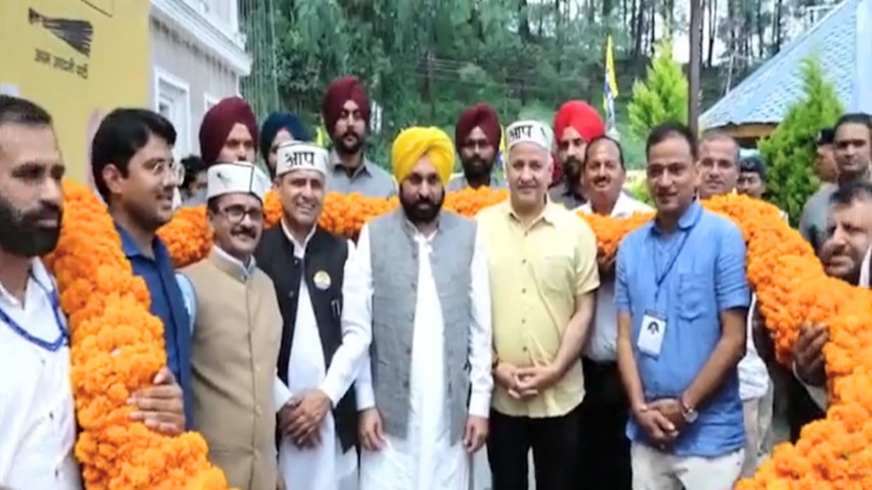 Manish Sisodia and Bhagwant Mann issued fourth guarantee for women in Palampur