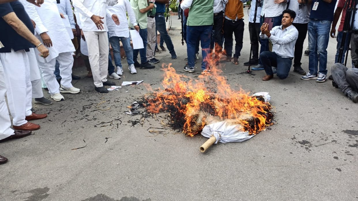 AAP and BJP MLAs create ruckus in Delhi Assembly
