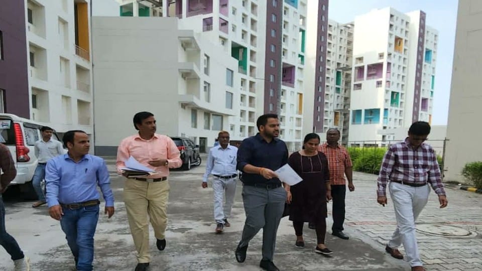 firm that built ADA Heights was blacklisted for not repairing dilapidated flats even after notice In Agra
