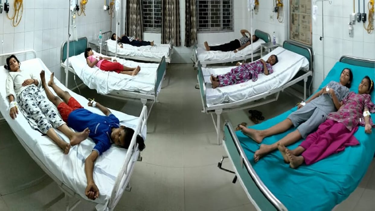 20 girl students deteriorated due to food poisoning in Muradnagar admitted in hospitals