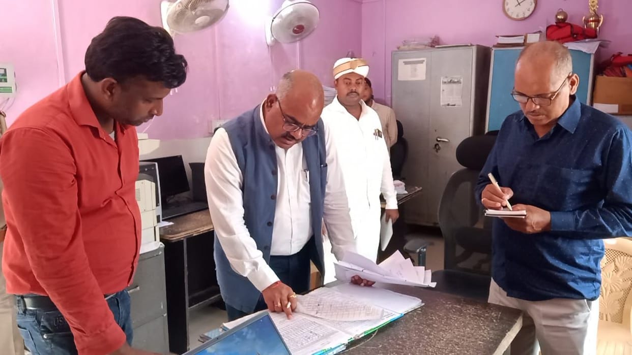 five doctor absent, one days salry stopped