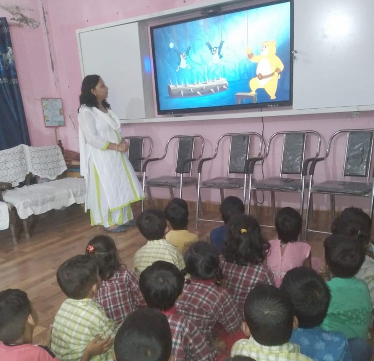 smart classes begins in batamandi primery school ponta