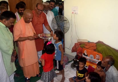 CM Yogi reached Varanasi After Ghazipur Chandauli taking stock of flood affected areas