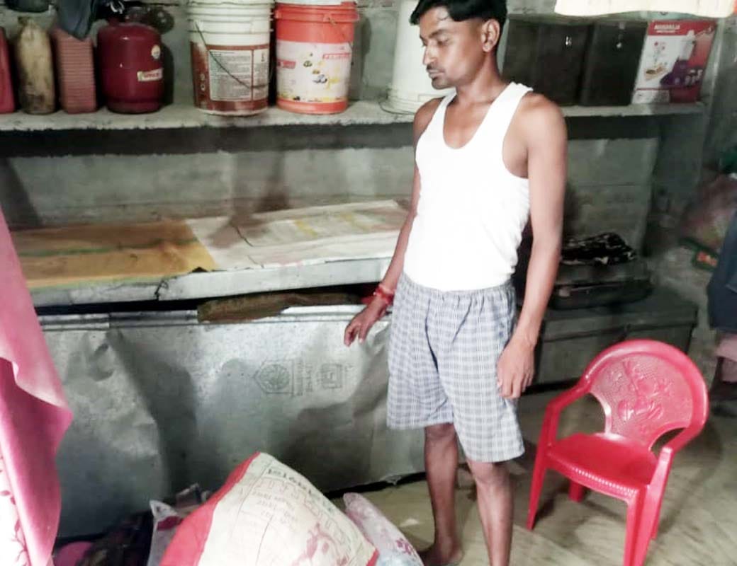 Theft in Takeli and Kunwarpur village of Puwayan