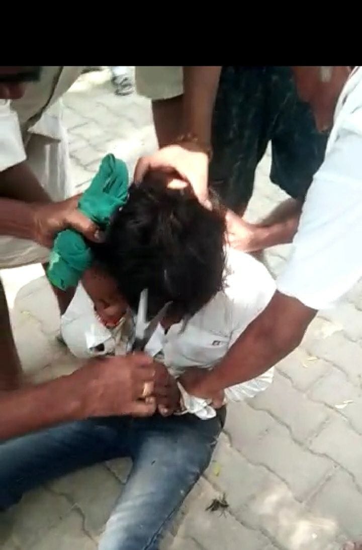 Hardoi, Young man accused of molestation, caught, crossroads made on his head