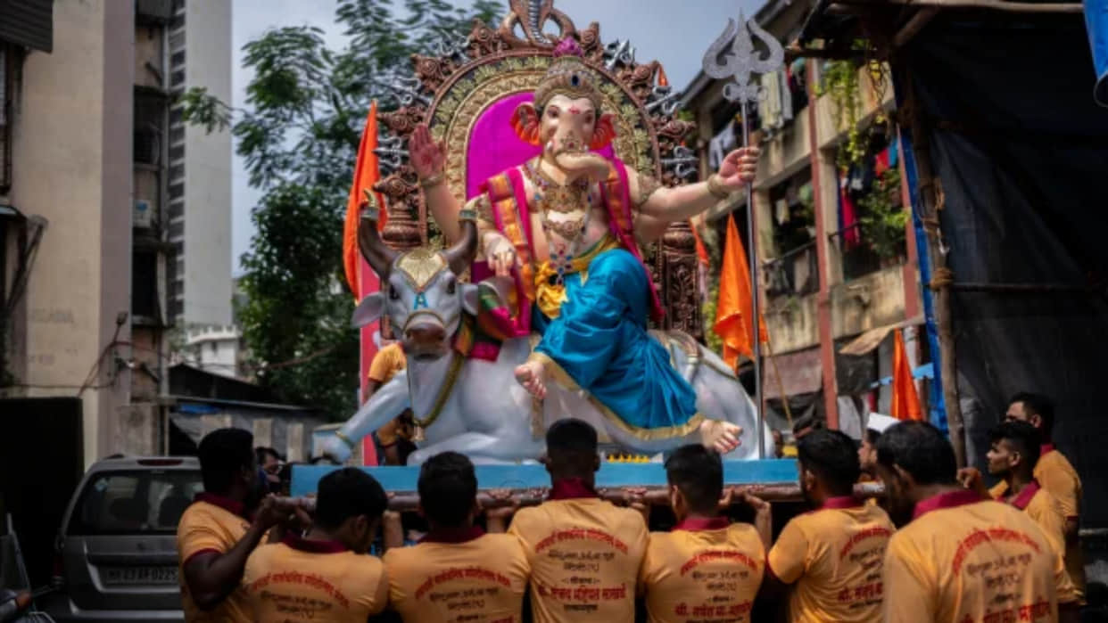 Ganesh Chaturthi celebrated across the country, Mamta Banerjee also participated in the worship, see photos