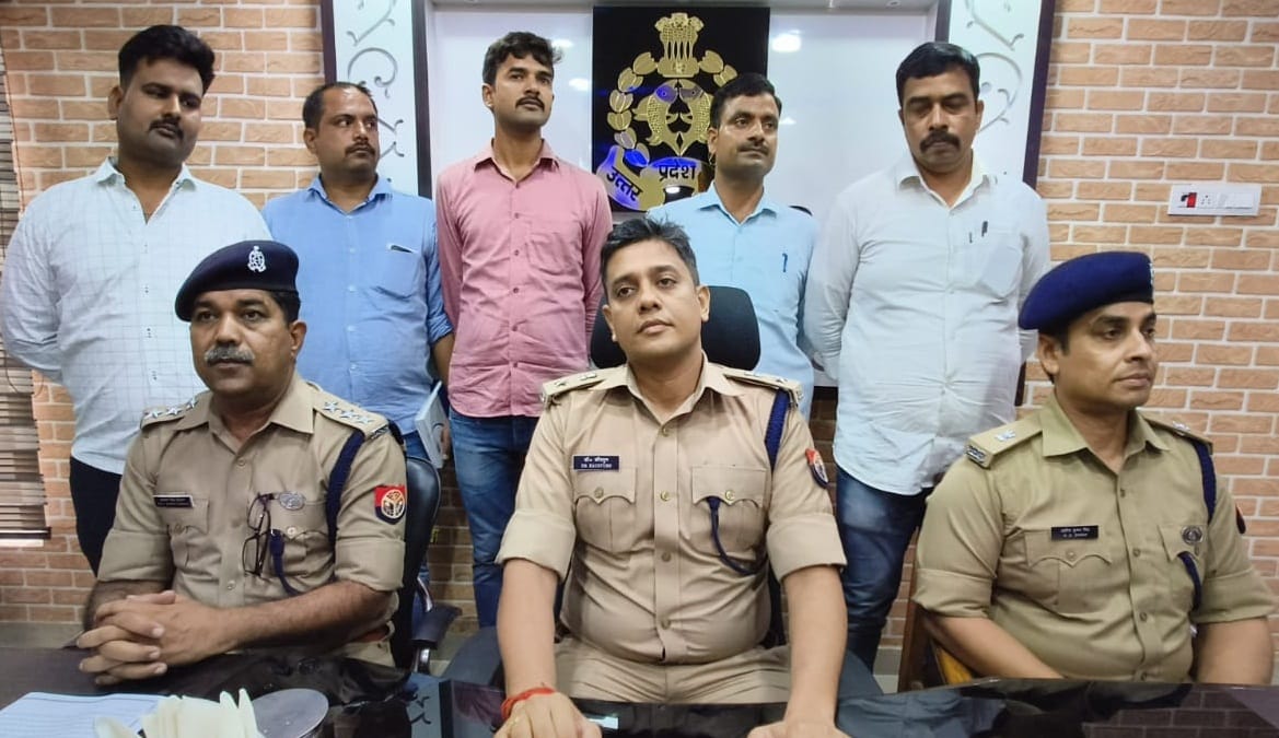 girl student murder on one side love in maharajganj