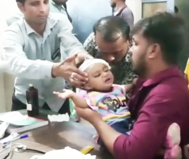 Fatehpur Accident, Mother died after falling from bike, seven-month-old girl injured