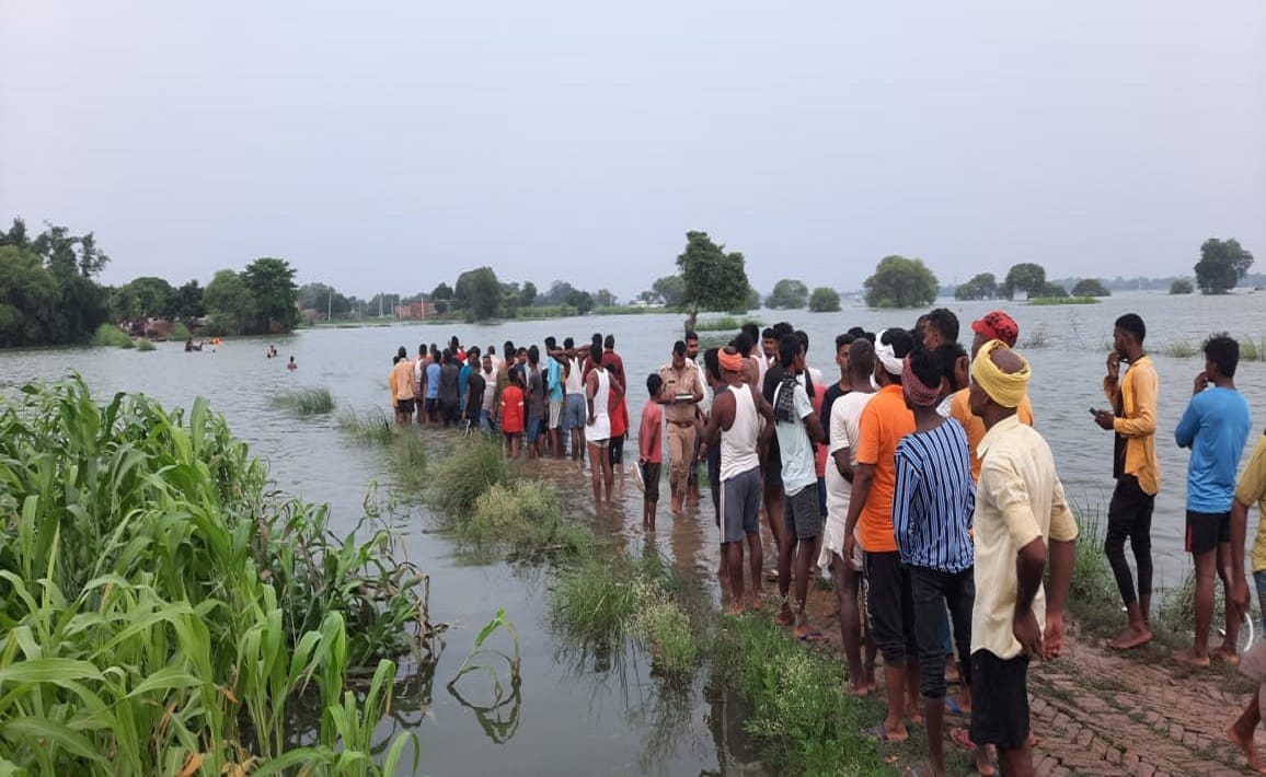 Boat Accident in Ghazipur flood area sadness in villagers chaos among families of missing children