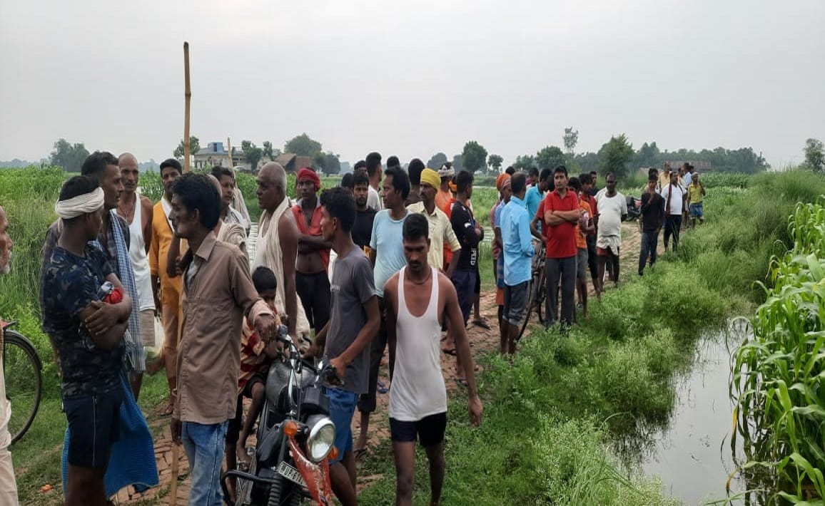 Boat Accident in Ghazipur flood area sadness in villagers chaos among families of missing children