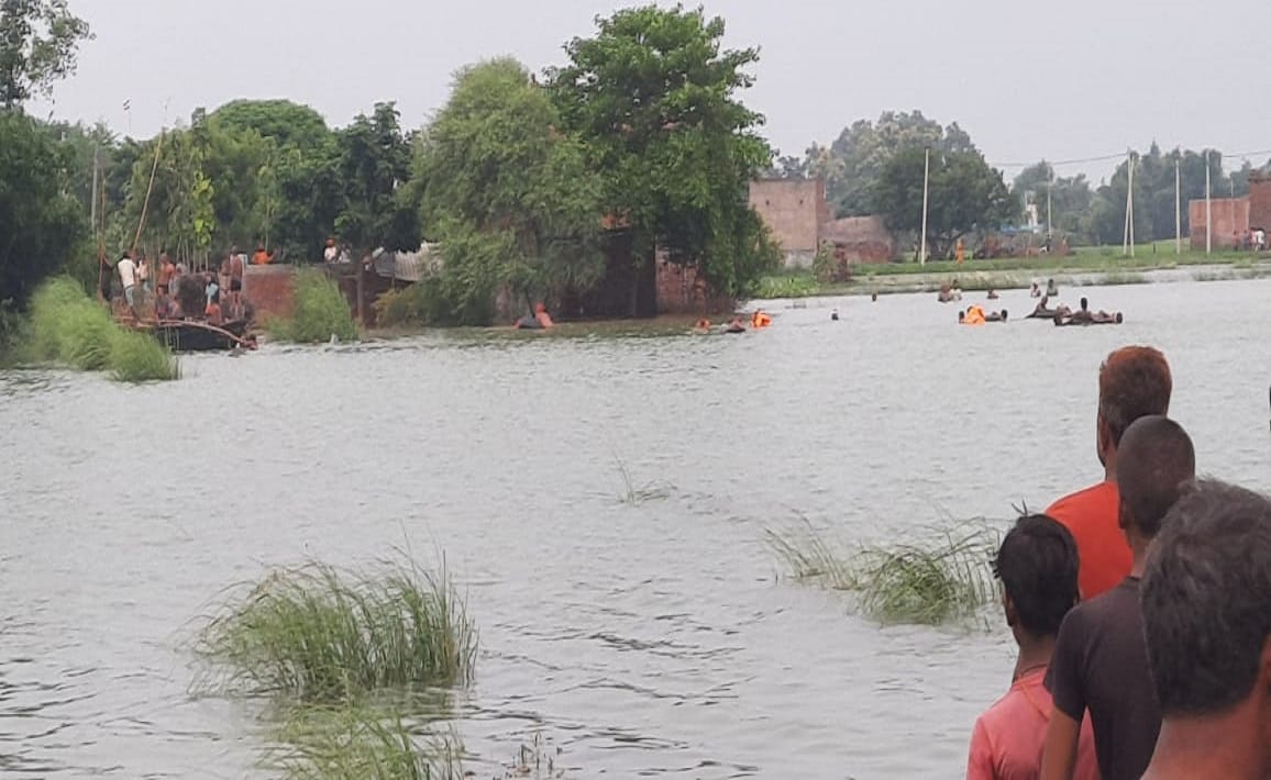 Boat Accident in Ghazipur flood area sadness in villagers chaos among families of missing children