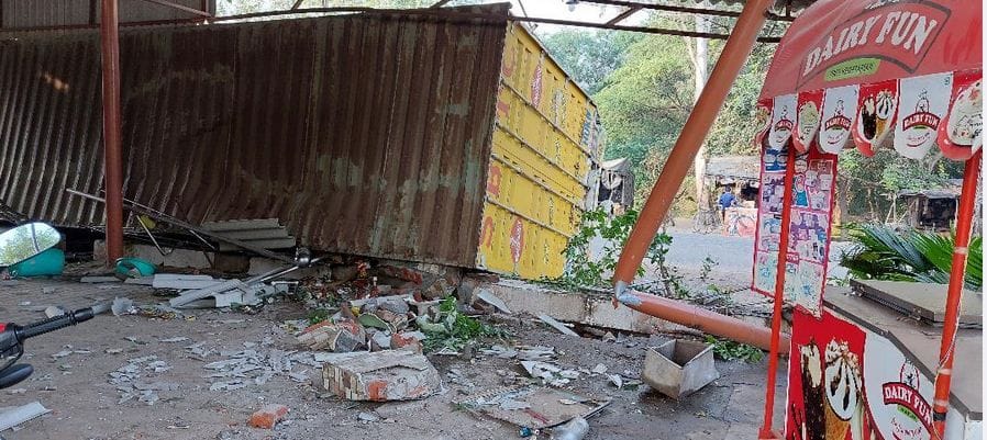 Hathras: Uncontrolled truck rammed into hotel on GT Road