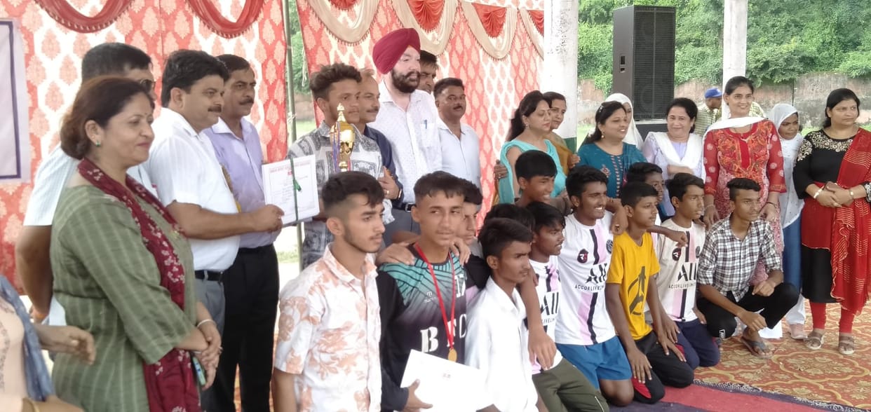 gurunanak mission school stood  first  in under 16 khelkood pratiyogiat