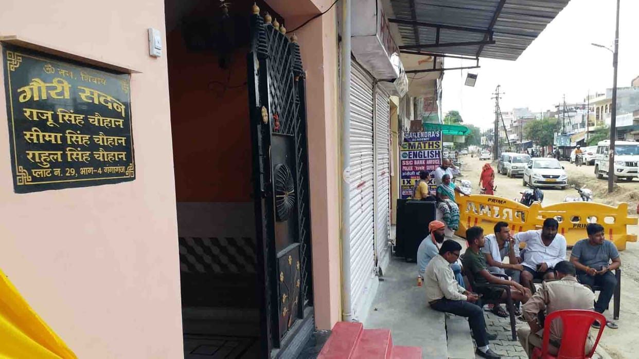 Kanpur: Income tax raid on Raju Chauhan premises