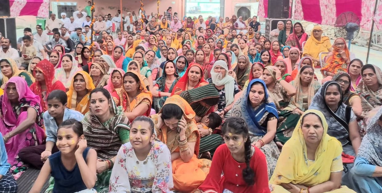 Devotees became emotional after hearing the Leela of Lord Krishna stealing butter