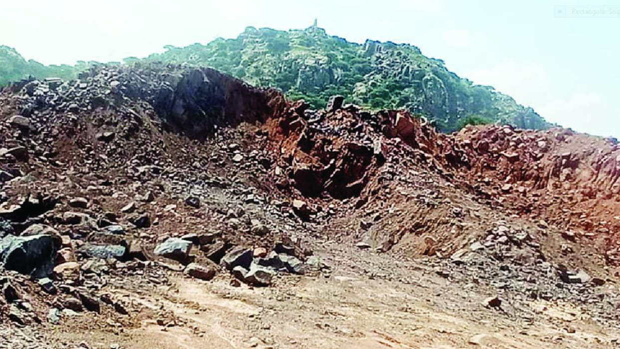 UP : 33 cases, reward of 50 thousand on nine, yet no mining mafia in the district