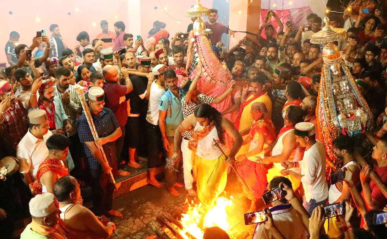 mandi news himachal news coal fire mandi chamunda mandir goor