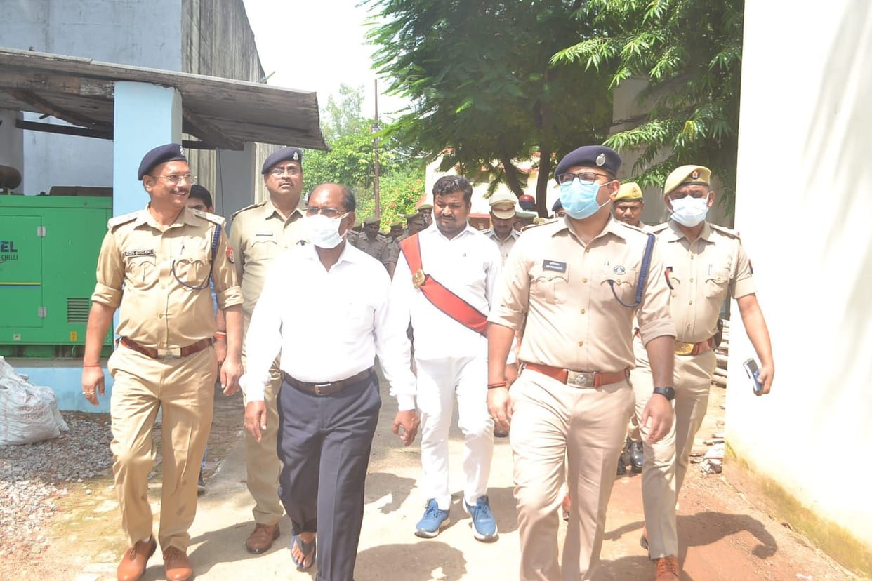 Banda: Raid in barracks of former MLA and mafia Mukhtar, Vijay and Brijesh