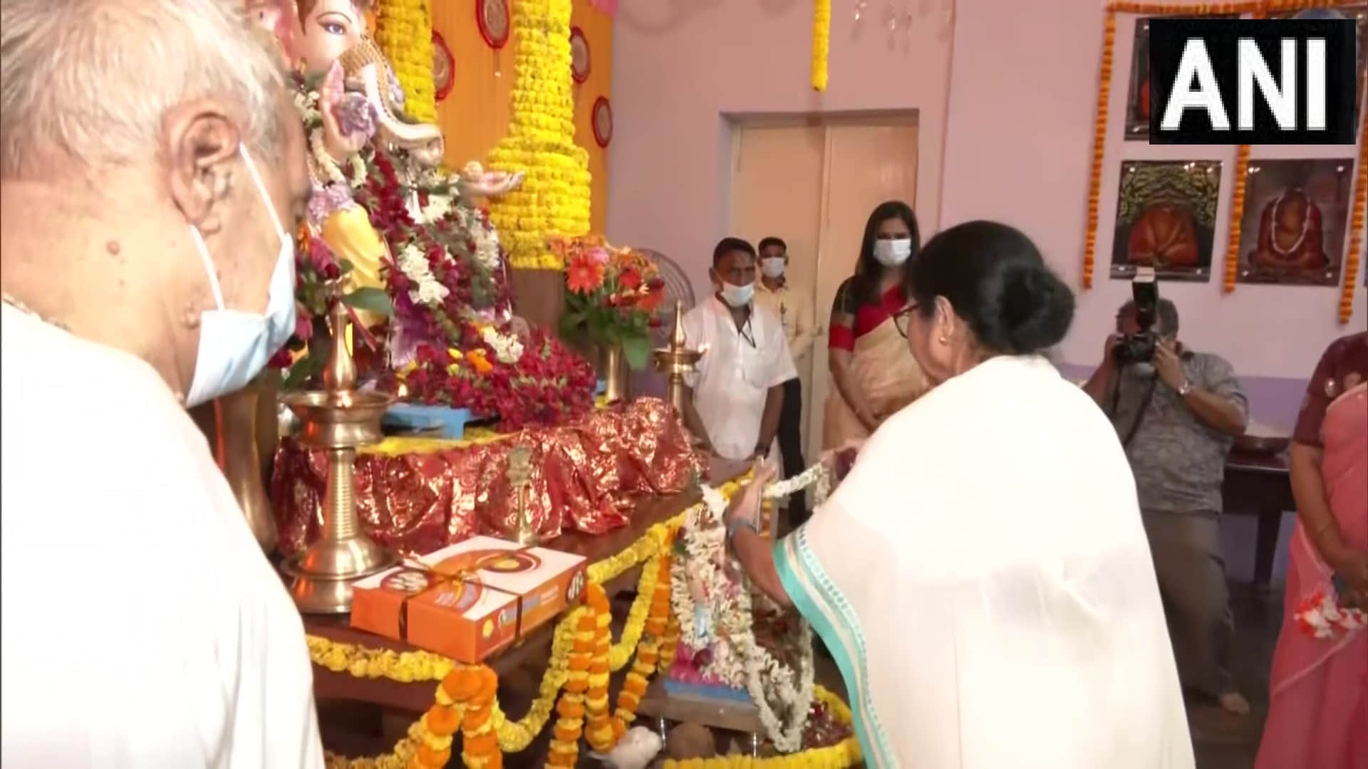 Ganesh Chaturthi celebrated across the country, Mamta Banerjee also participated in the worship, see photos