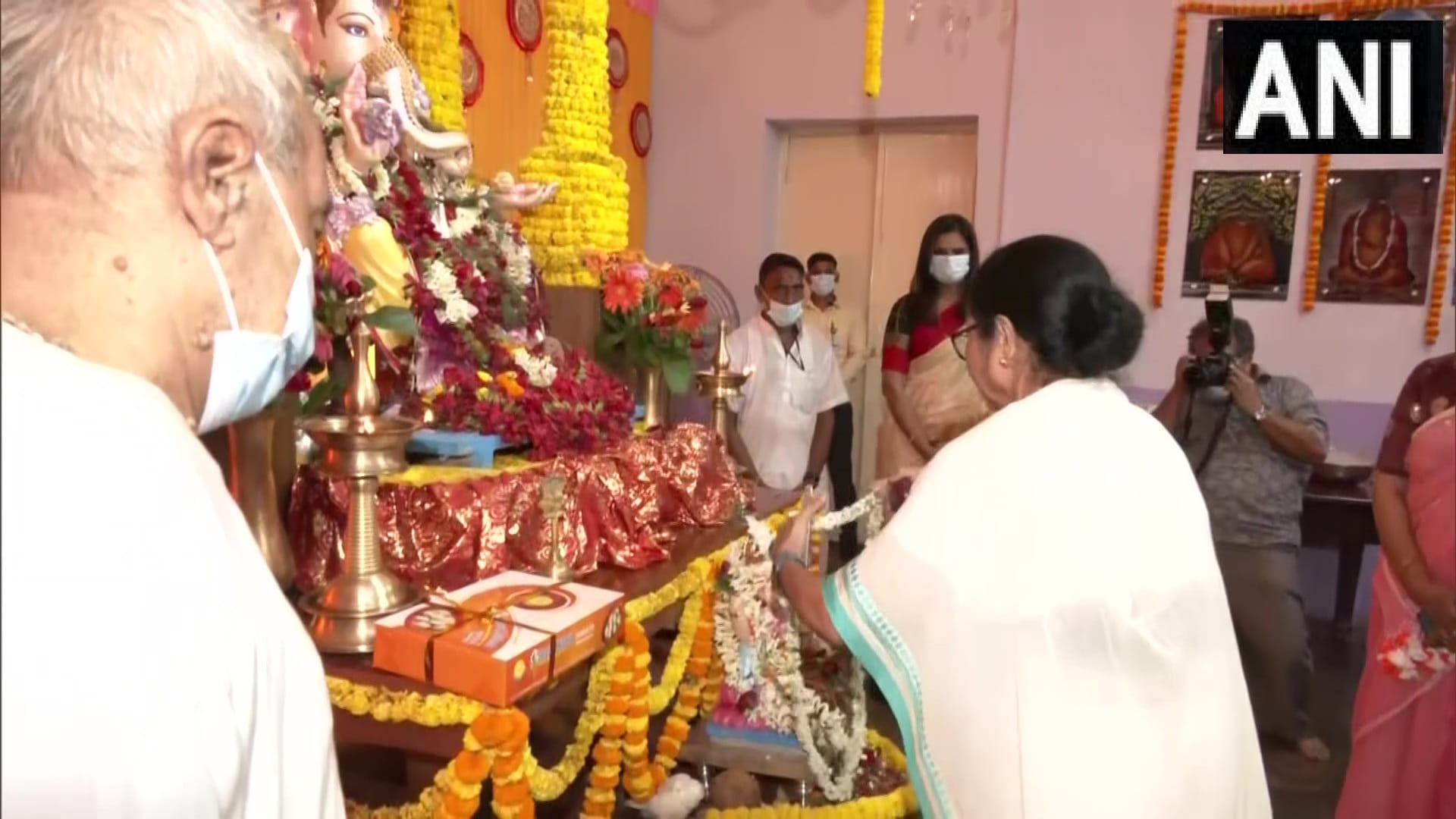 Ganesh Chaturthi celebrated across the country, Mamta Banerjee also participated in the worship, see photos