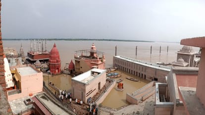 Ganga Water Level Update Ganga in spate again crisis over cremation at Manikarnika Ghat