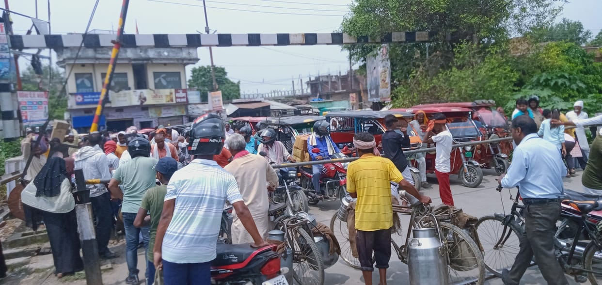 Railway gate remained closed for 40 minutes