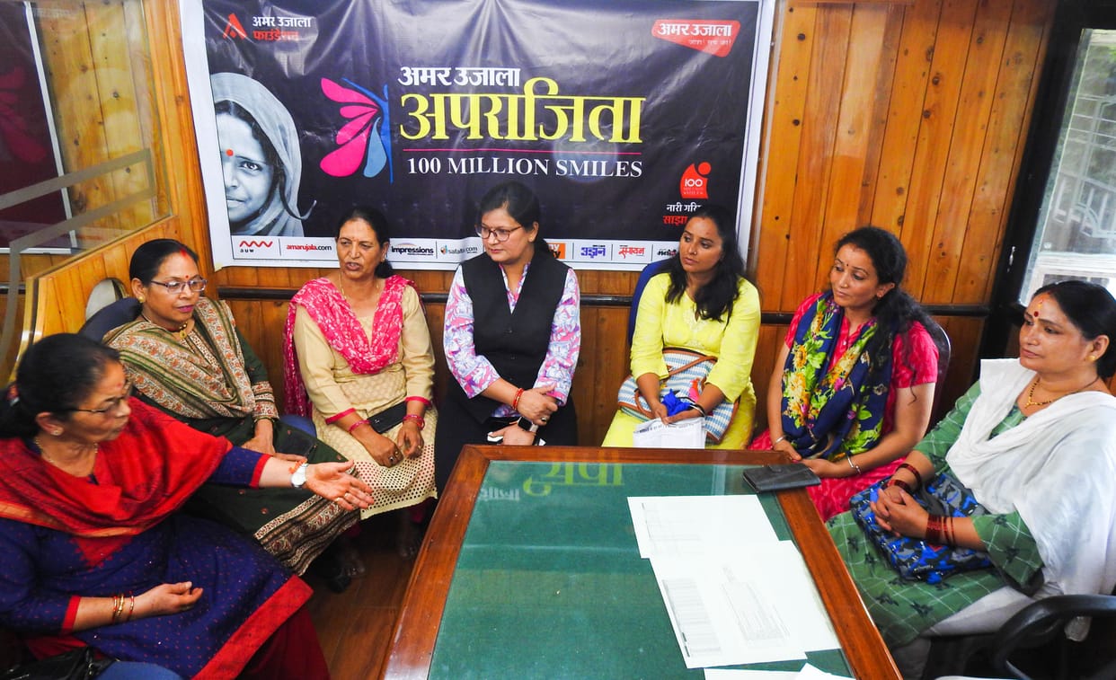 Intoxicating poison and mobile intoxication is increasing in the society increasing the violence of women