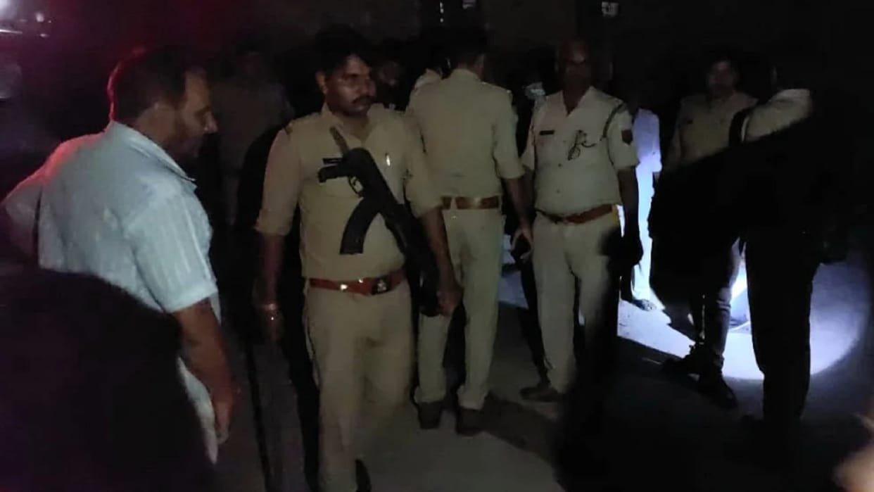 Four people injured in stone pelting for removal of pillar