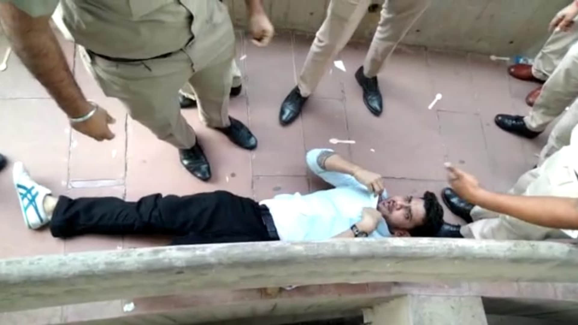 Ruckus in Punjab University, NSUI-ABVP workers clash with police