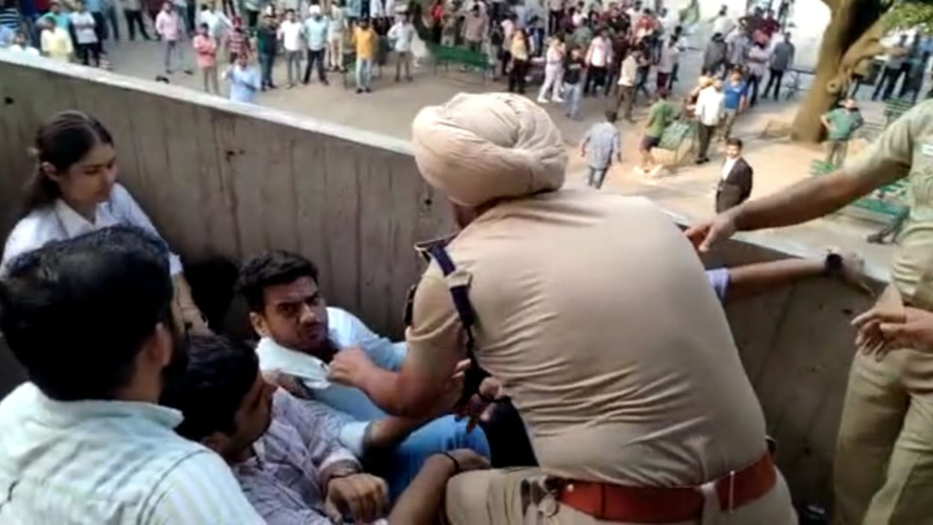 Ruckus in Punjab University, NSUI-ABVP workers clash with police
