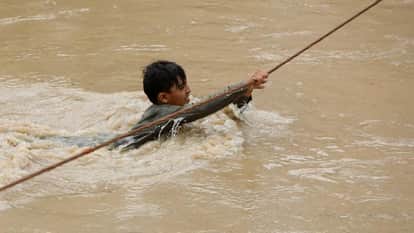 Pakistan Floods Crisis Health Services facing biggest Problems Pregnant women in danger Sindh Balochistan