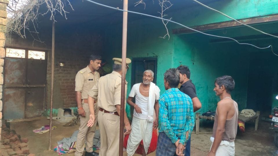 miscreants robbed the house after killing the elderly woman in Pinahat Agra