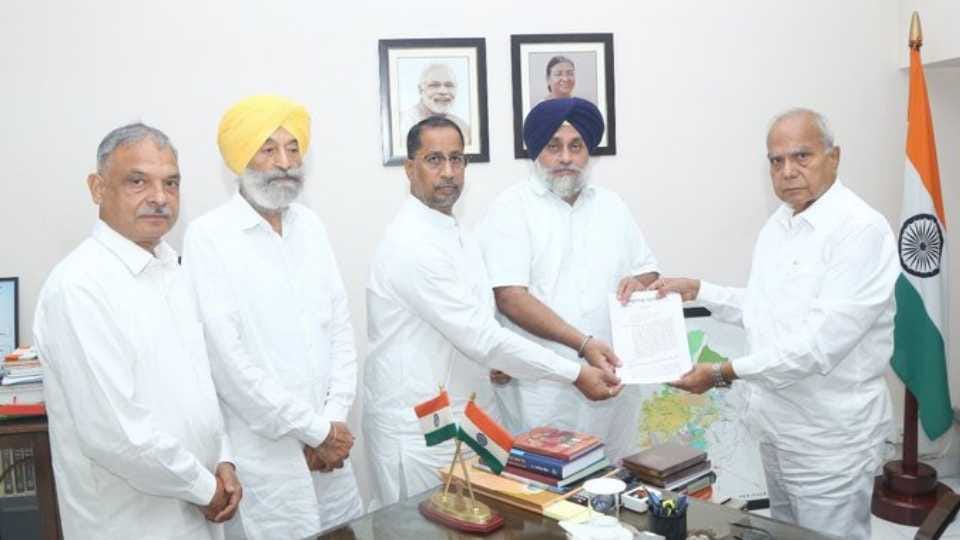 A delegation of SAD submitted a memorandum to Punjab Governor