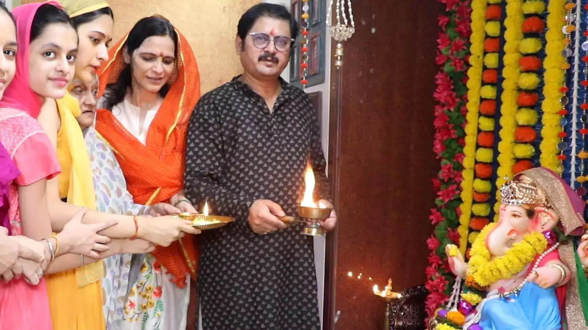 ganesh chaturthi 2022 shilpa shetty arjun bijlani gurmeet chaudhary celebraties welcomed ganpati bappa at home