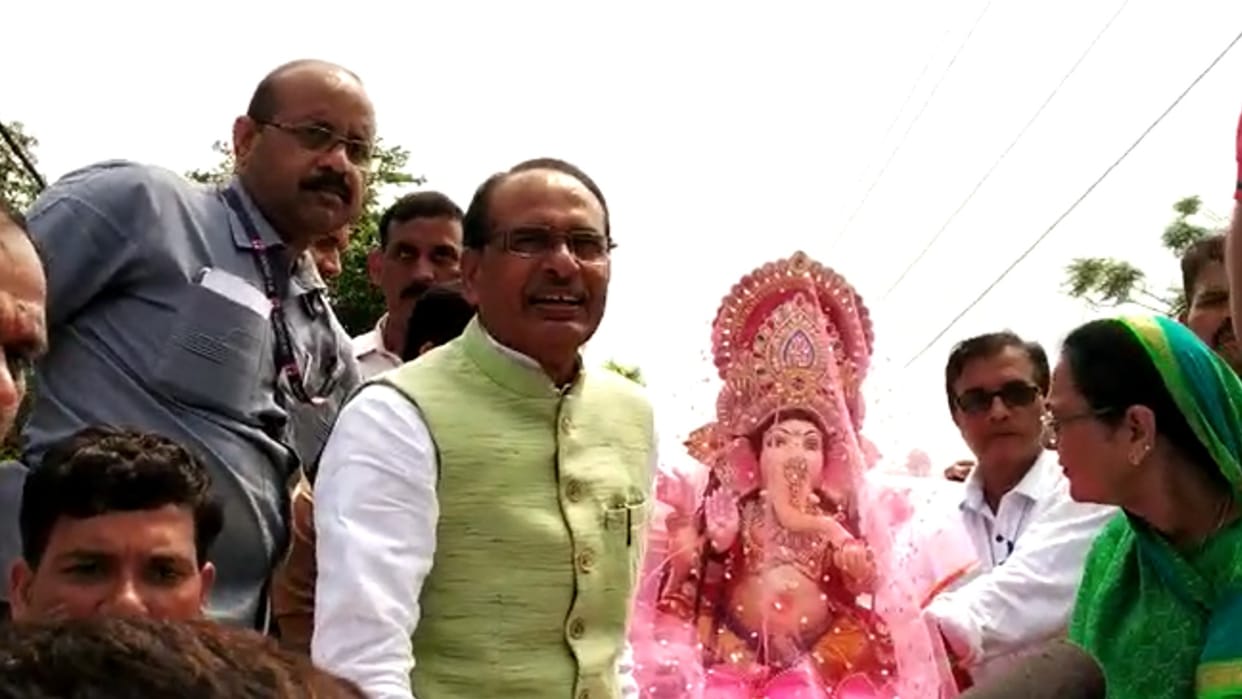 Ganesh Chaturthi: CM arrived to collect Ganesh idol with family, Indore Mayor worshiped in Khajrana temple