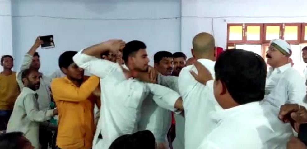 Congressmen clashed with each other in front of the National Secretary, the video went viral