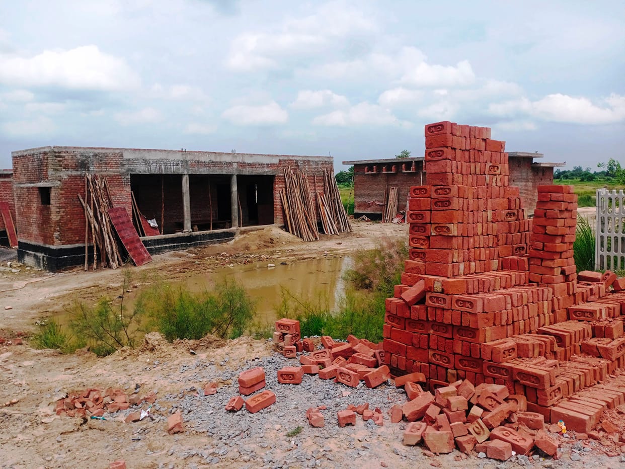 Mathura: Use of substandard bricks in Tehsil building construction