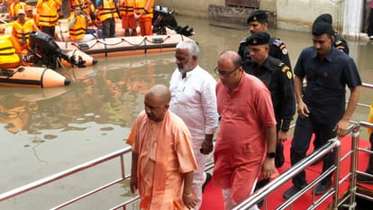 CM Yogi reached Varanasi After Ghazipur Chandauli taking stock of flood affected areas