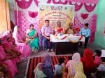 बागपत के सरूरपुर गांव में पोषण माह के शुभारंम अवसर पर आयोजित कार्यक्रम में मंचासीन सीएमओ डॉ.दिने?