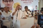 टिंग में   बोलते सासद दीपेंद्र हुड्डा साथ में विधायक बीबी बत्तरा। अमर उजाला