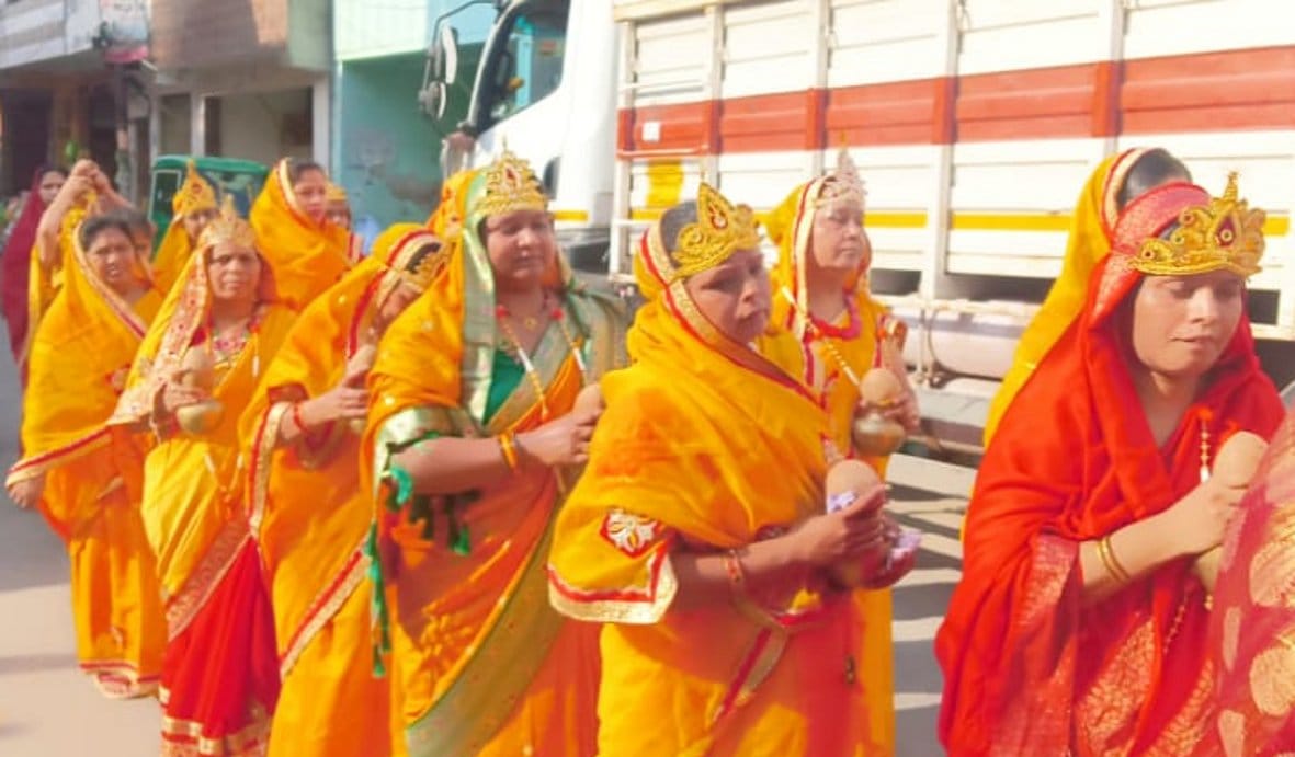 70 Arghyas offered to Shreeji on the first day of Dashlakshana festival