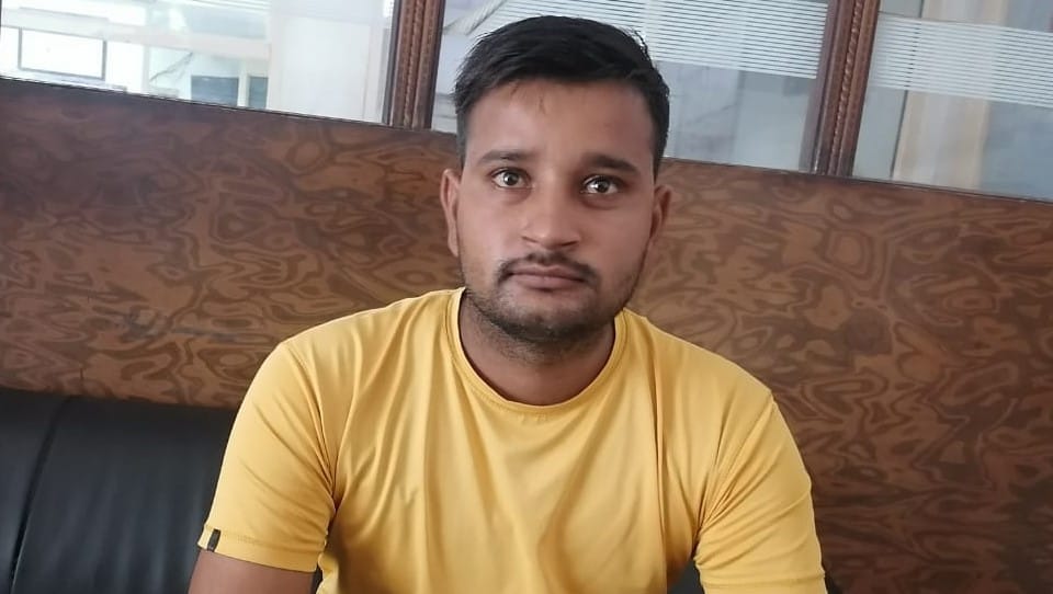 Fake STF Officer Arrests By Sadar Police Take 75 Thousand Rupees candidate of van rakshak exam