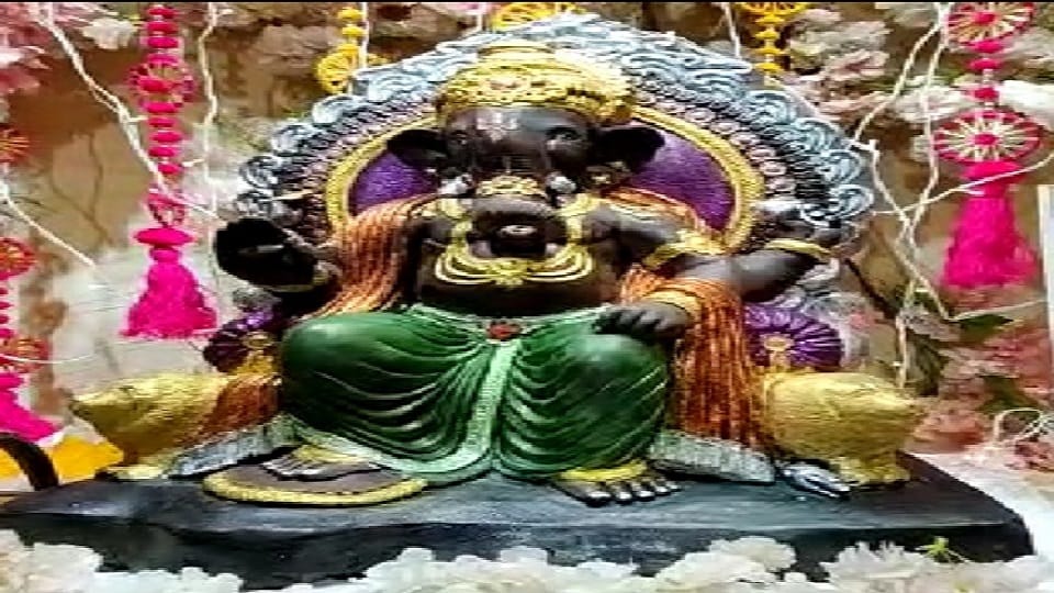 Ganesh Chaturthi 2022 gold modaks made for bappa in agra know price